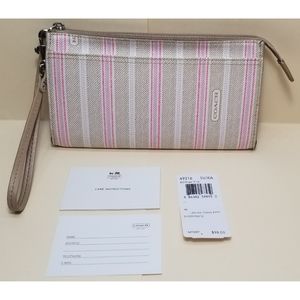 (SOLD!)EUC Coach Legacy Weekend Wallet Wristlet